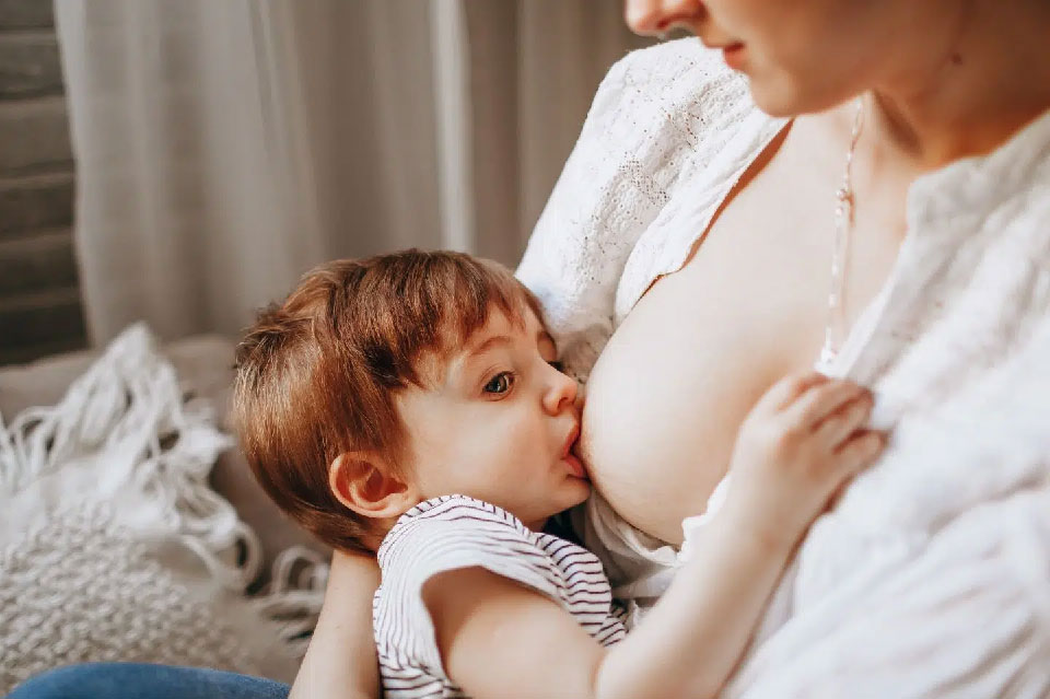 Co s prsy po ukonceni kojení?